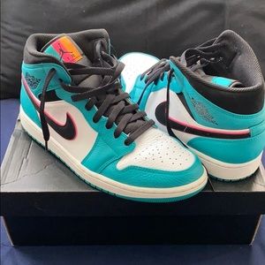 Air Jordan 1 Mid SE